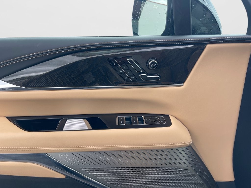 2025 Cadillac ESCALADE IQ Luxury 2