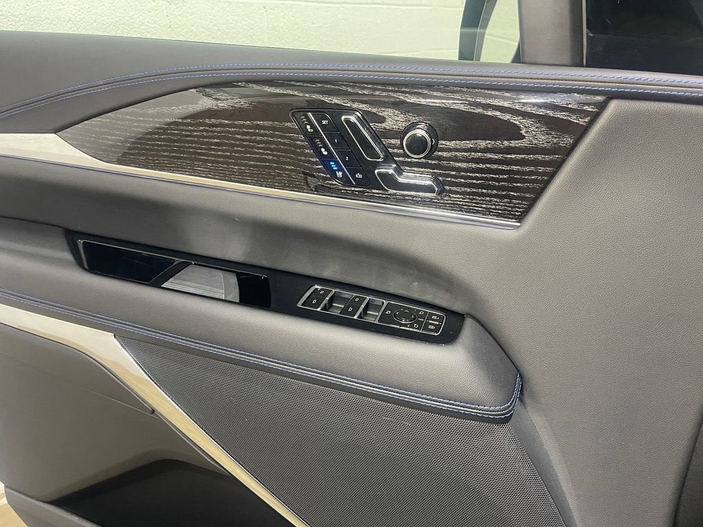 2025 Cadillac ESCALADE IQ Sport 1