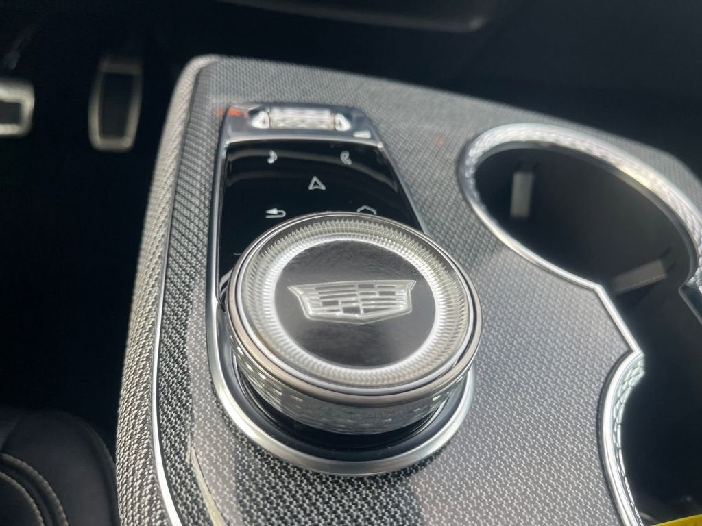 2025 Cadillac OPTIQ Luxury 2