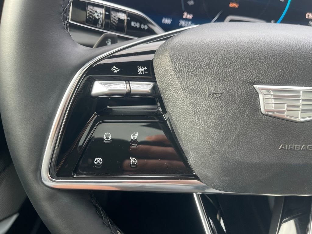 2025 Cadillac OPTIQ Luxury 2