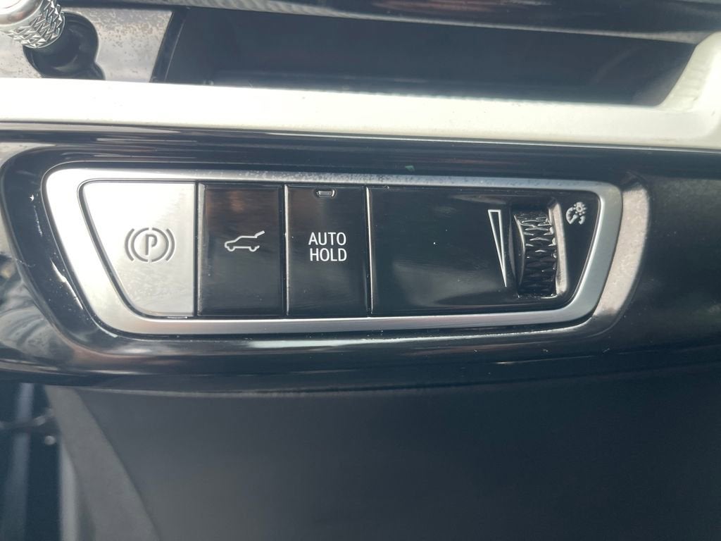 2025 Cadillac OPTIQ Luxury 2