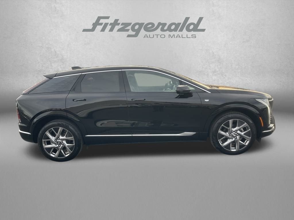 2025 Cadillac OPTIQ Luxury 2