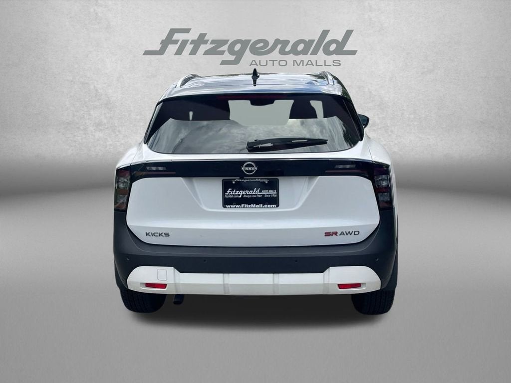 2025 Nissan Kicks SR