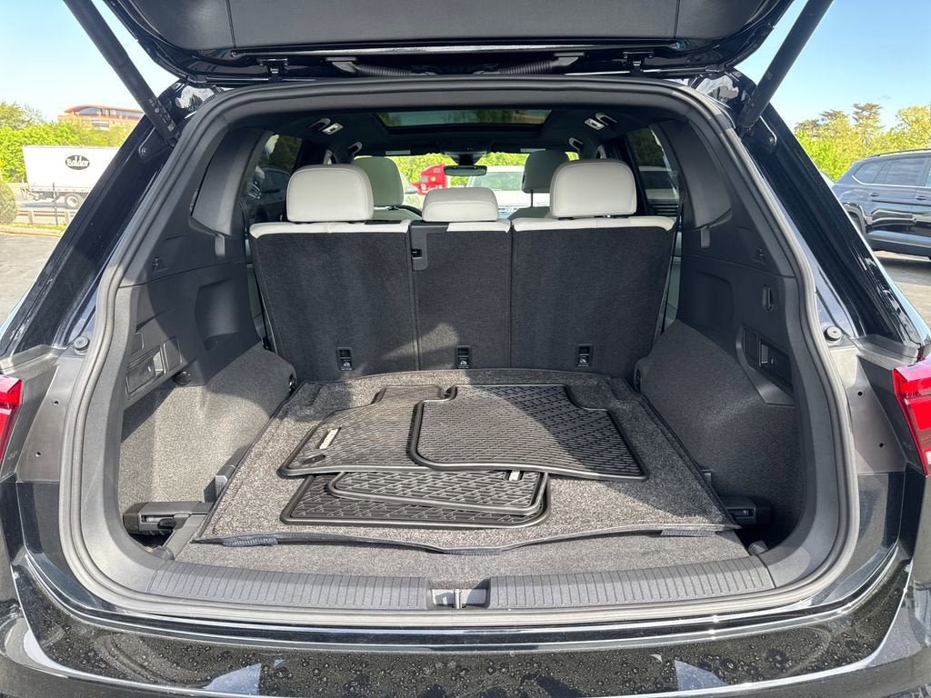 2024 Volkswagen Tiguan SE R-Line Black