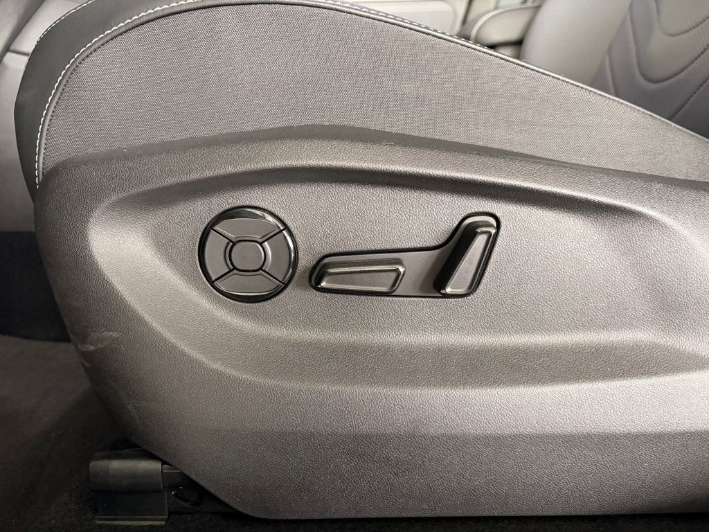 2025 Volkswagen Tiguan SE R-Line Black