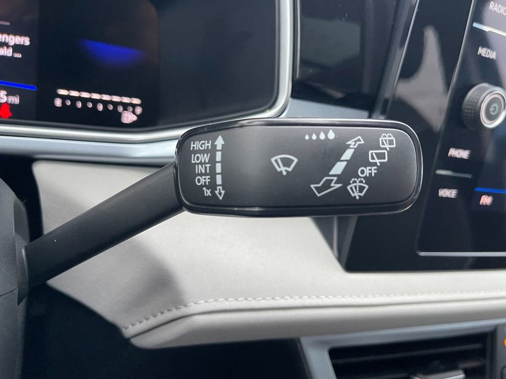 2025 Volkswagen Taos SE