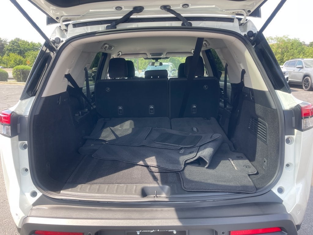 2024 Nissan Pathfinder SV