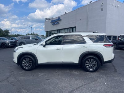 2024 Nissan Pathfinder SV