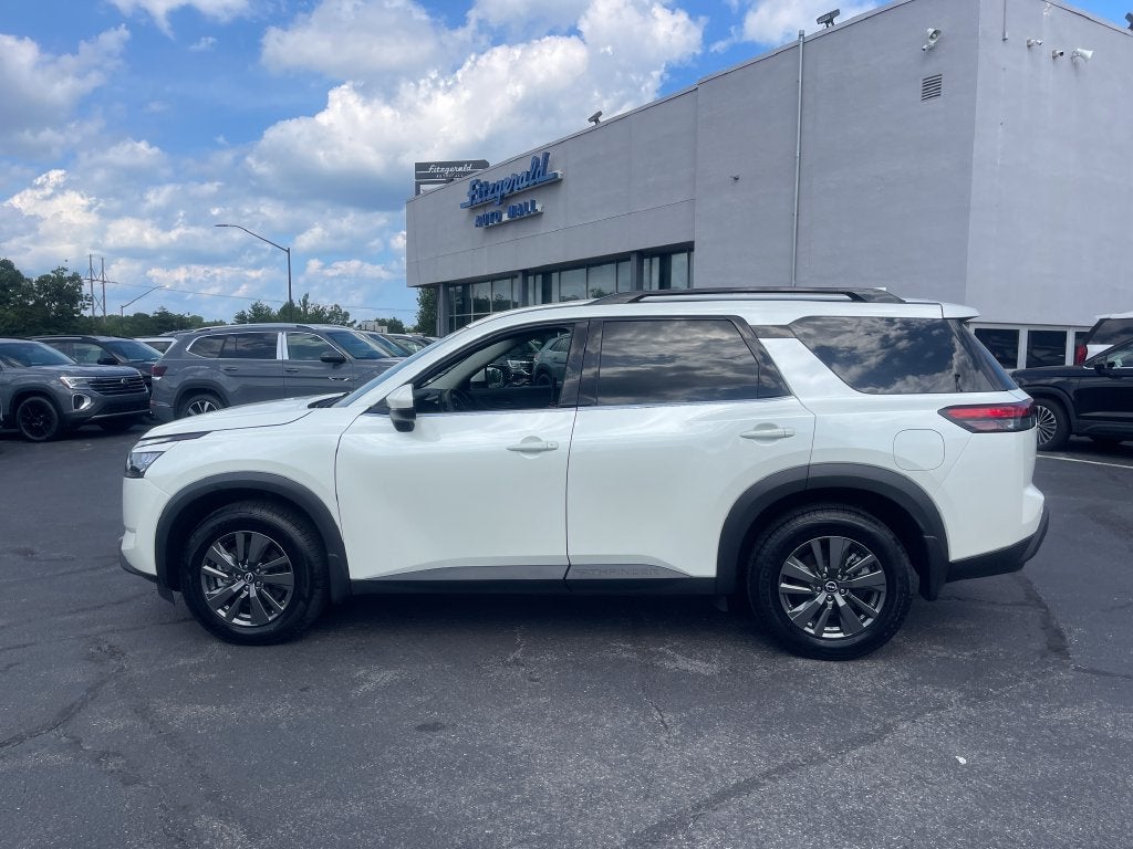 2024 Nissan Pathfinder SV