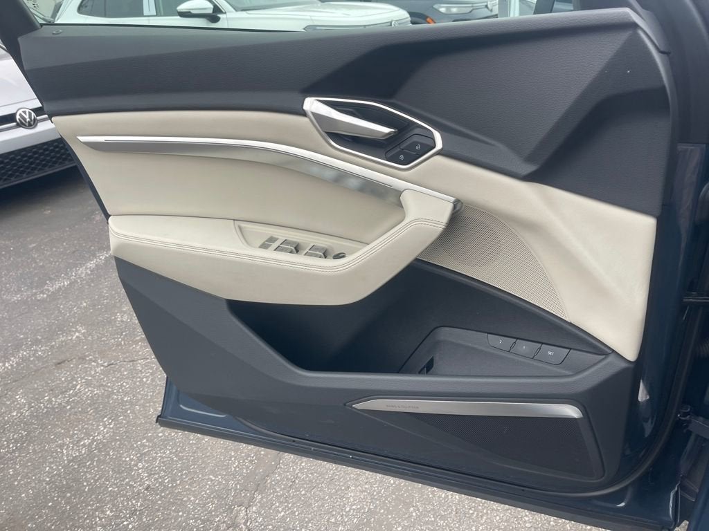 2024 Audi Q8 e-tron Sportback S line Premium Plus