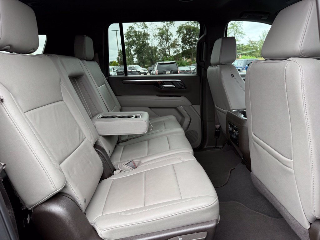 2025 Chevrolet Suburban LT