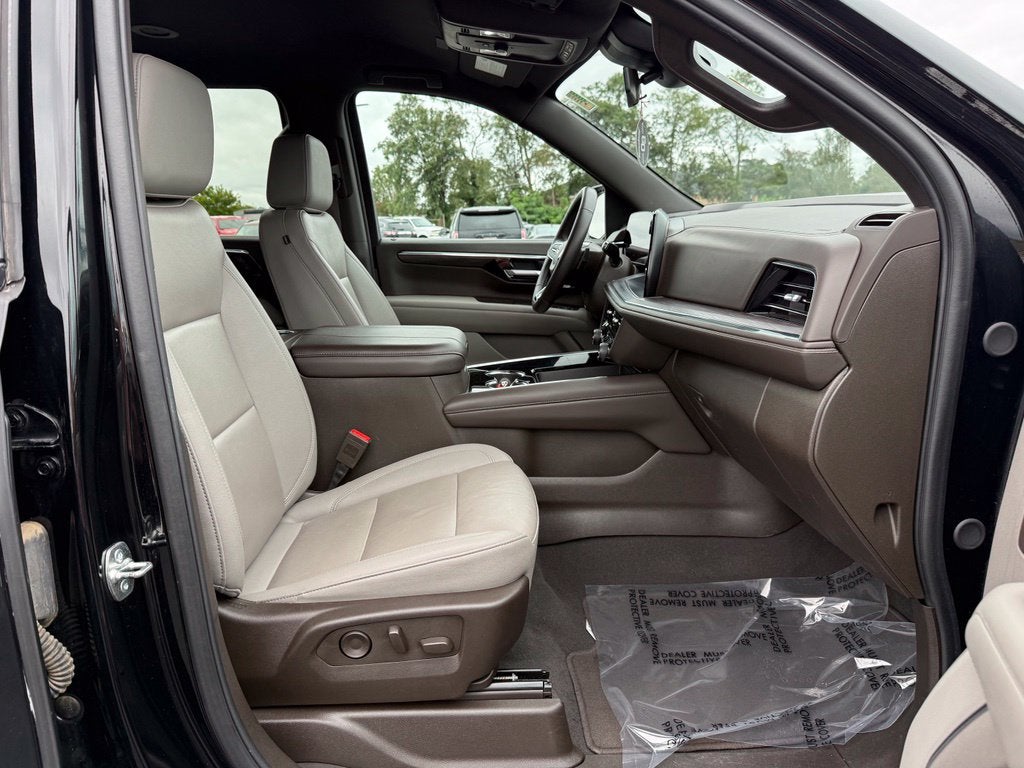 2025 Chevrolet Suburban LT