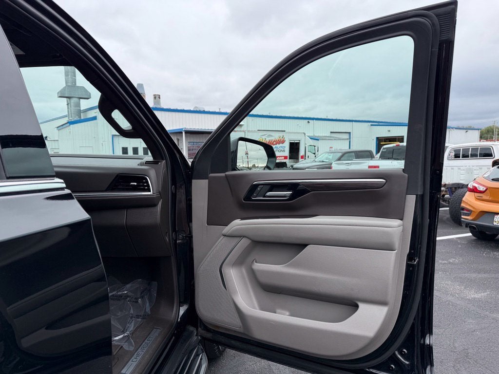 2025 Chevrolet Suburban LT