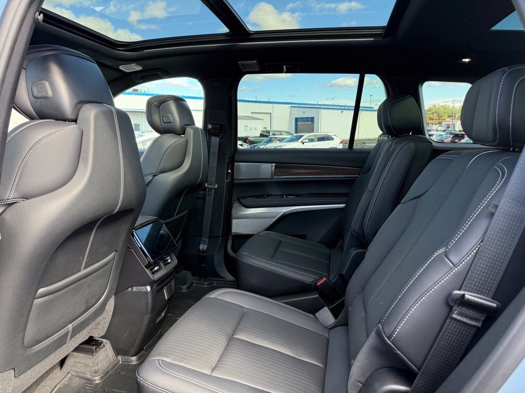 2027 Cadillac VISTIQ Luxury