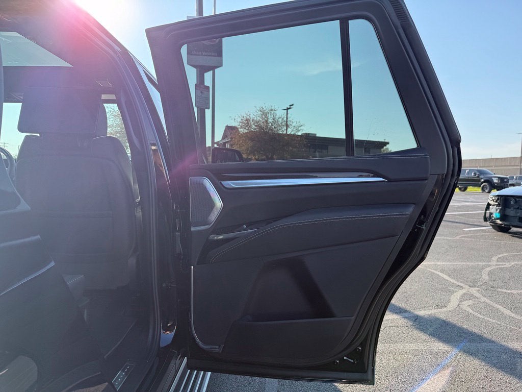 2027 Cadillac Escalade 4WD Platinum Sport