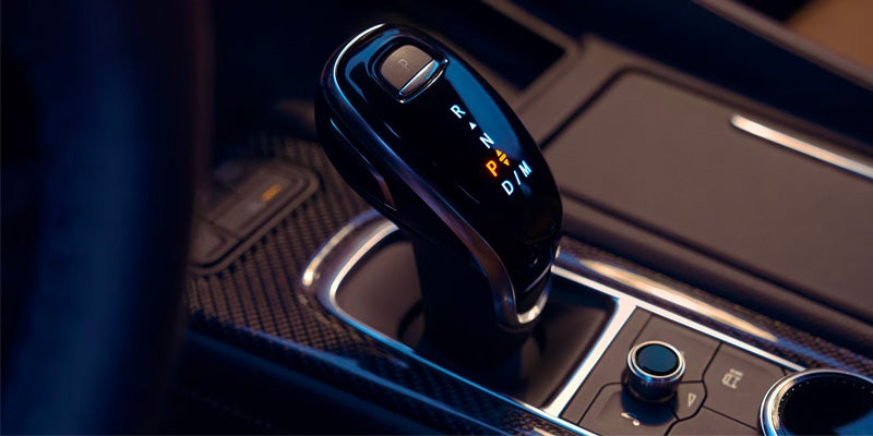 2025 Cadillac XT5 gear shift